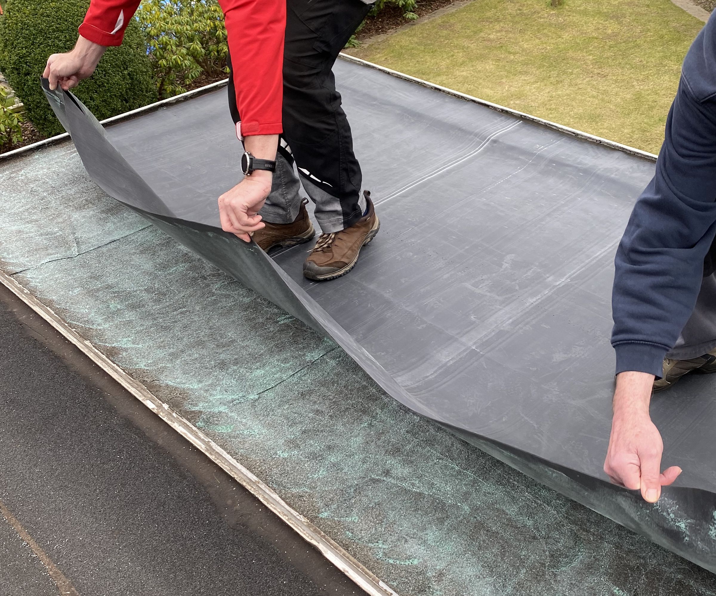 EPDM-Dachfolie-kleben